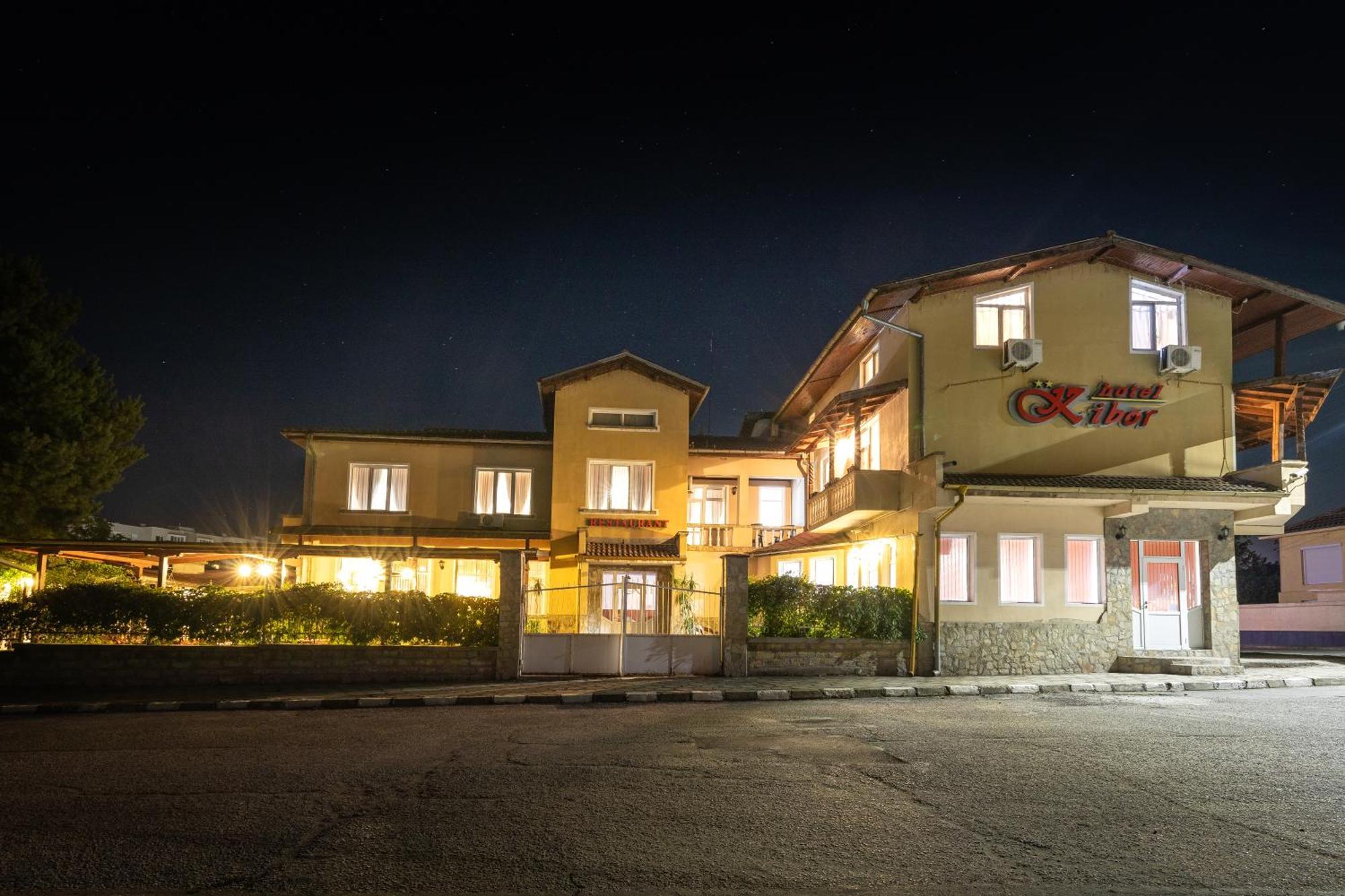 Hotel Kibor Gulubovo  Exterior foto